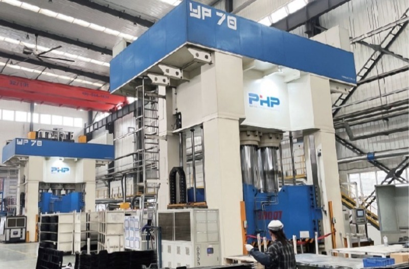 In che modo le presse termoplastiche migliorano la precisione e l'efficienza nello stampaggio della plastica?